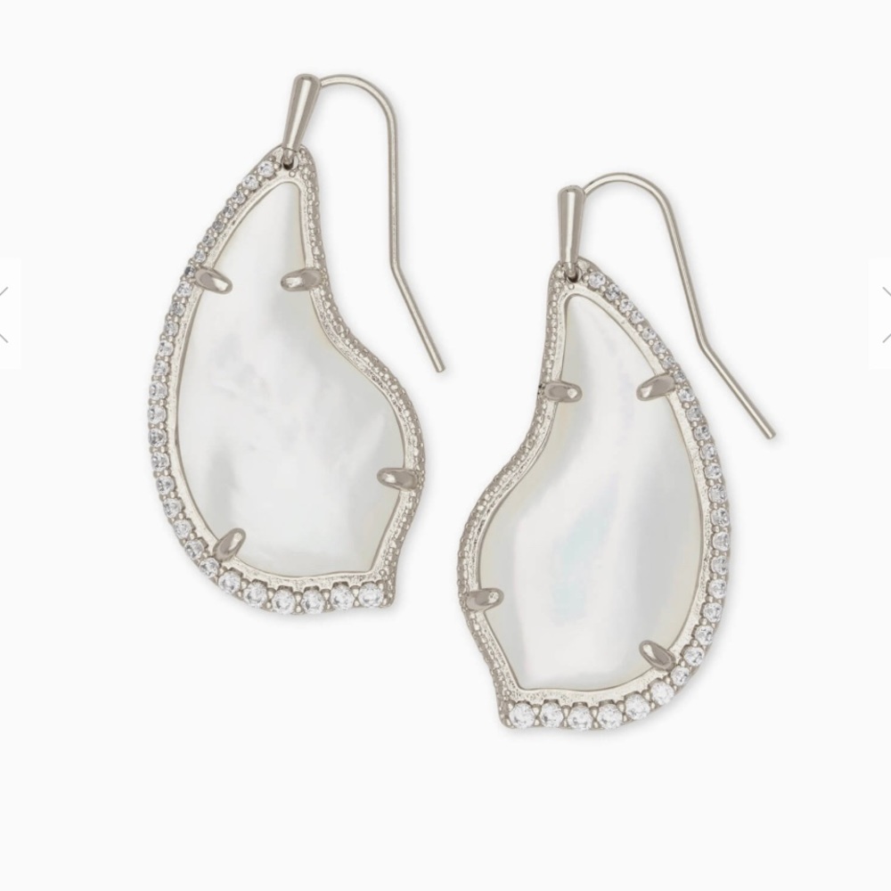Kendra Scott Tulip Silver Drop Earrings in Pearl